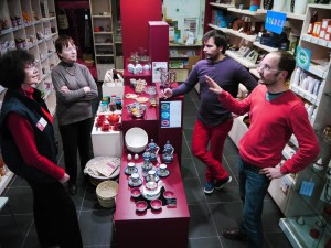 A la boutique d'Artisans du Monde du Vieux-Lyon.